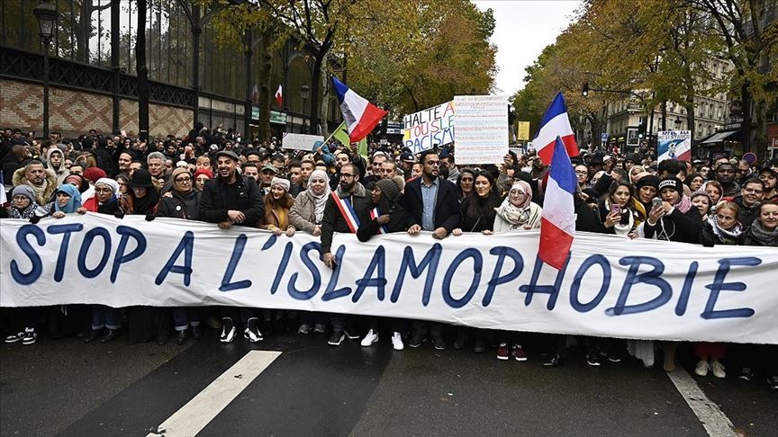Müslümanlar Fransa'yı terk ediyor