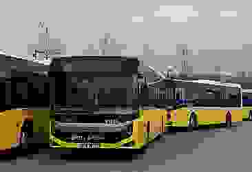 Başakşehir'de geri kayarak devrilen İETT otobüsünde yaşananlar araç içi kamerasında