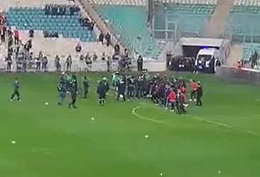 Bursaspor-Amedspor karşılaşması başlamadan saha karıştı