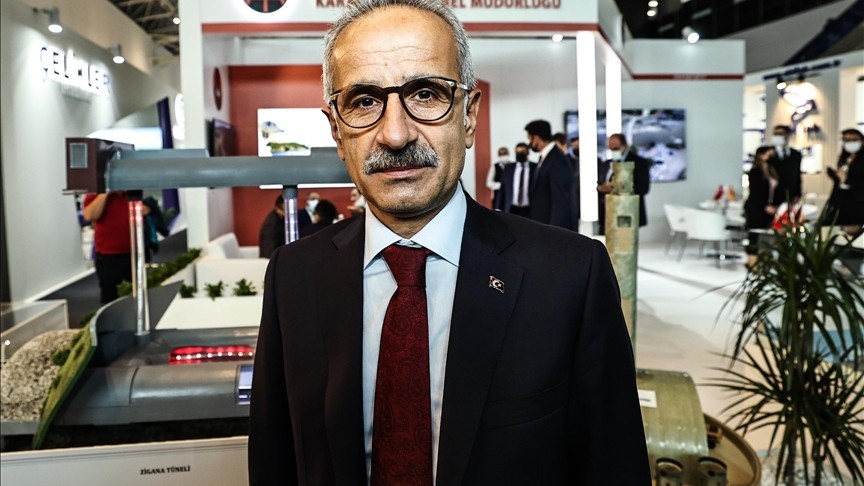 Bakan Uraloğlu, Manisa'da, Ankara-İzmir Hızlı Tren Projesi'ne ilişkin konuştu