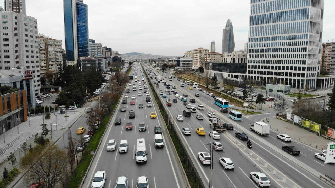 Kısmi kapanma öncesi İstanbul'da yoğun trafik