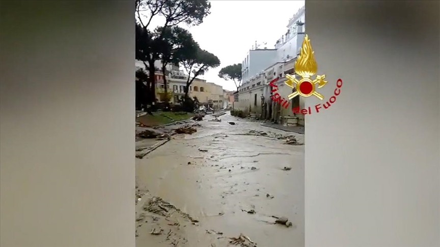 İtalya'nın Ischia Adası'nda heyelan: 8 kişi öldü