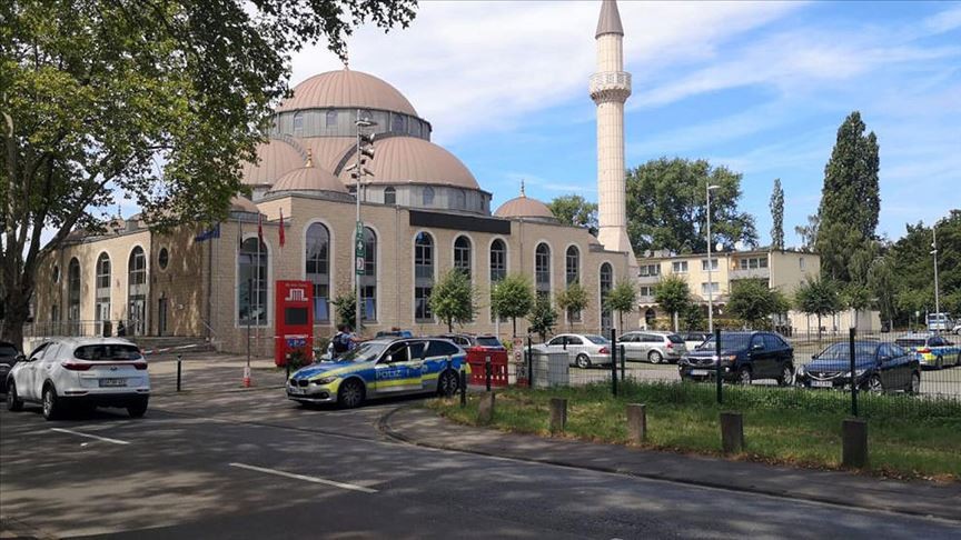 ​Almanya'da camiye ırkçı saldırı
