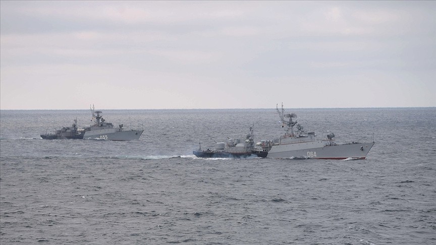 Rusya 15 savaş gemisini Karadeniz'e gönderdi
