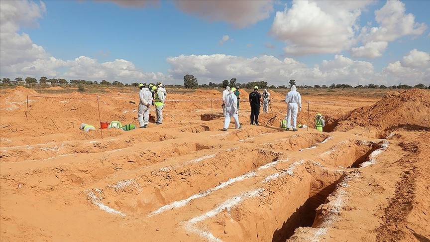 Libya'da toplu mezarlarda 42 ceset çıkarıldı