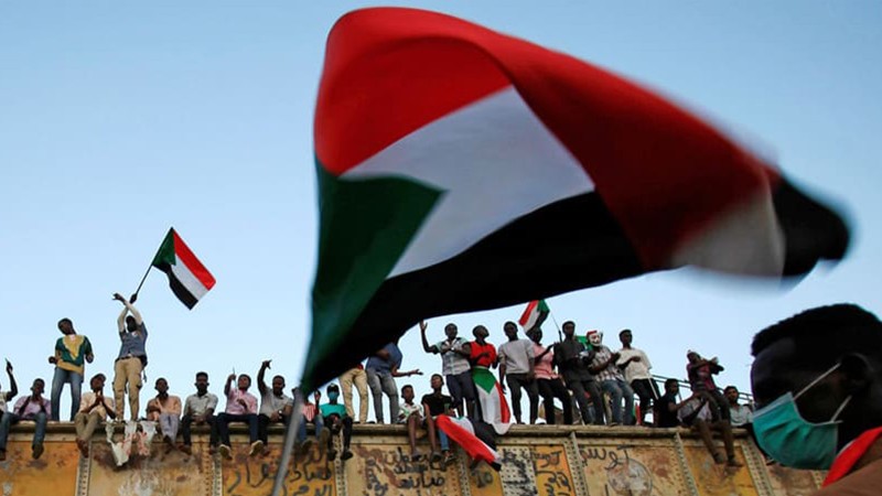 Sudan'da ordu darbe girişimi için siyasileri suçladı