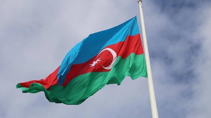 Azerbaycanlılar sandık başına gidiyor