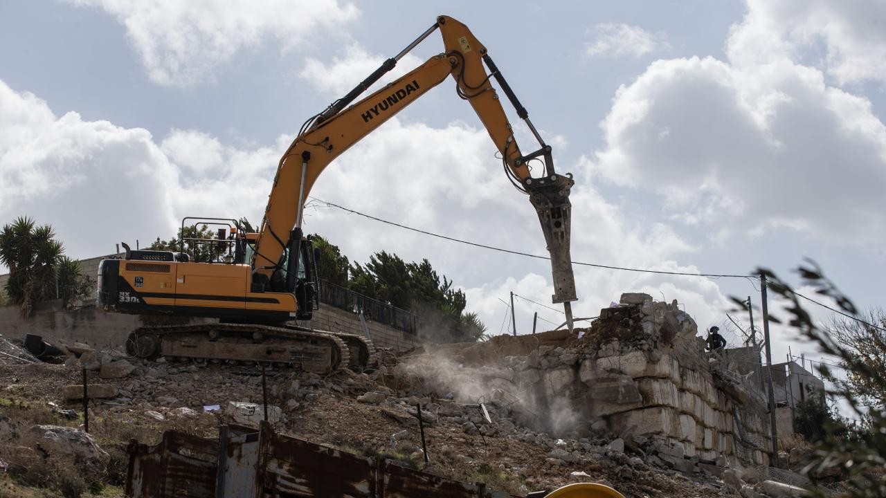İsrail güçleri, Filistinlilerin evlerini yıktı