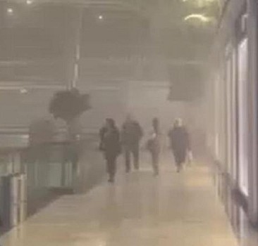 İstanbul'da AVM otoparkında yangın çıktı