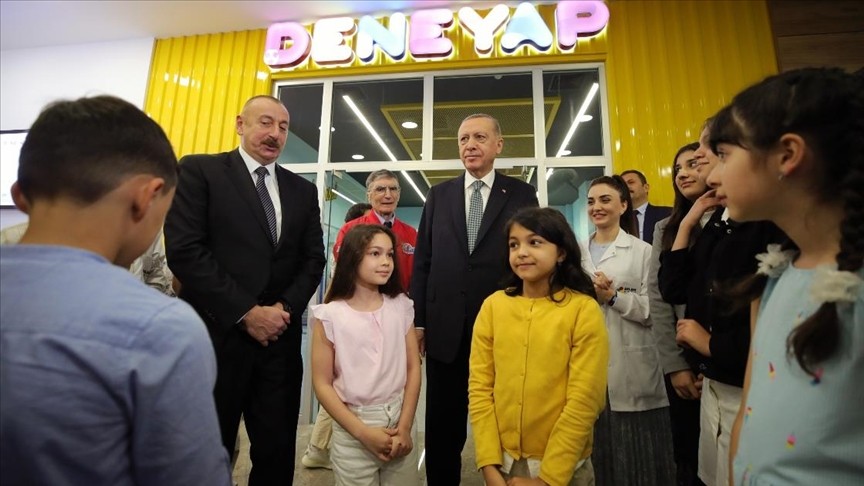 Erdoğan, Bakü'de iki merkezin açılışını yaptı