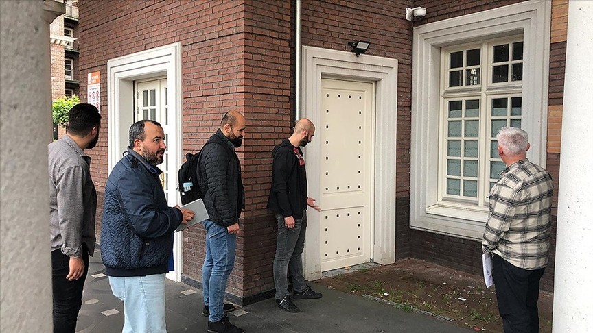 Hollanda'da Amsterdam Ayasofya Camisi'ne alçak saldırı