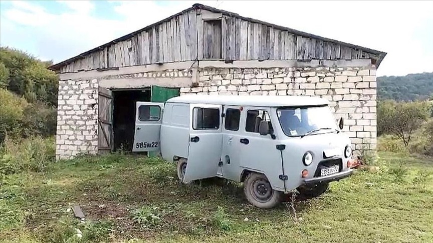 Azerbaycan kontrolüne geçen köyde, mühimmat deposu bulundu