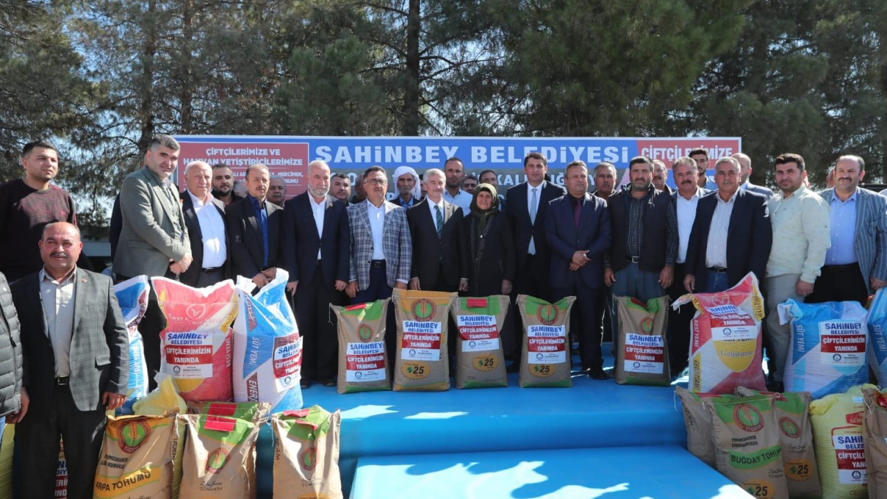 Şahinbey Belediyesi'nden çiftçilere 7.000 kamyonluk destek