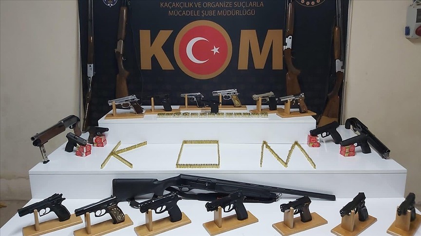 Yasa dışı silah ticareti operasyonu: 53 gözaltı