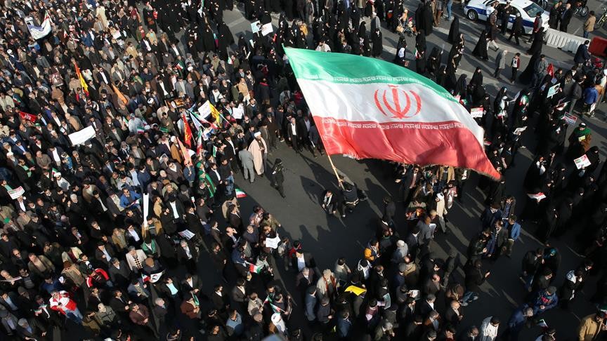 İran'ın Mahabad kentinde silahlar patladı