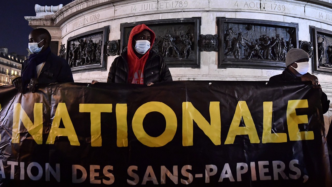 Paris'te sığınmacılara destek gösterisi