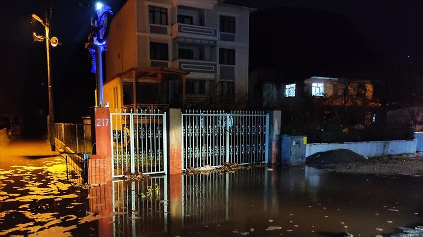 Kastamonu'da deniz taştı, bazı evleri su bastı