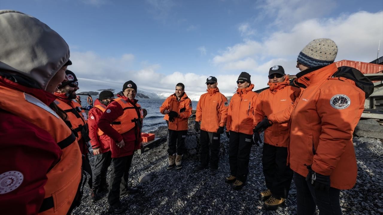 Türk akademisyenler Antarktika'daki kirliliği mercek altına alacak