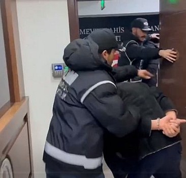 Kırmızı bültenle aranan 2 kişi İstanbul'da enselendi