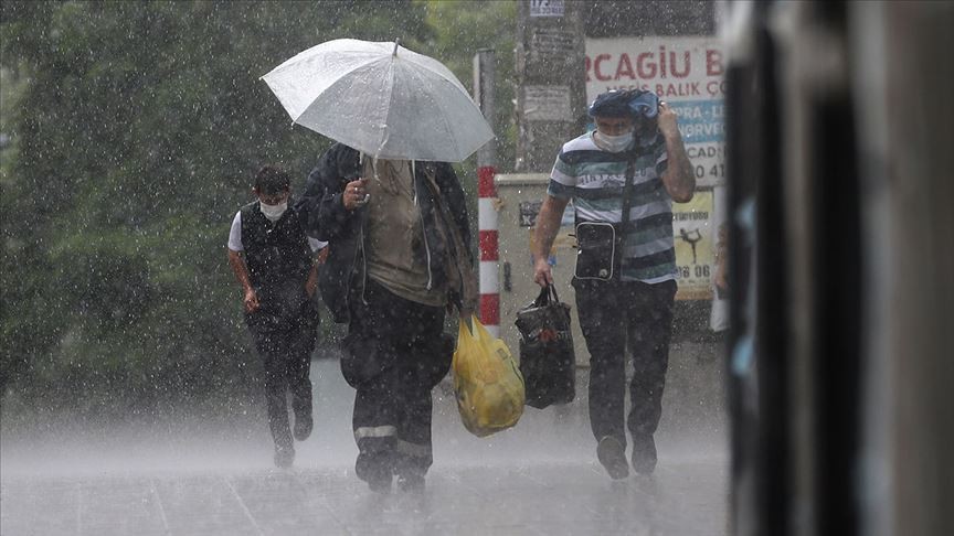 Rize'de şiddetli yağış:16 ev tahliye edilecek
