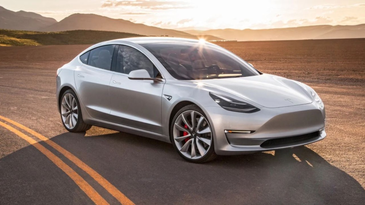 Tesla 475 binden fazla aracını geri çağırdı