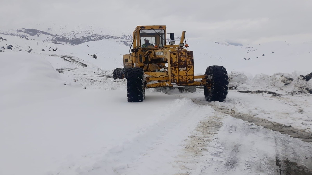 Kar nedeniyle 25 köy yolu ulaşıma kapandı