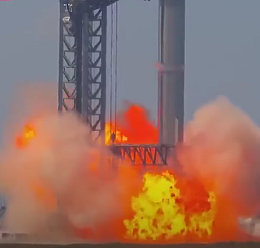 SpaceX'in güçlendirici roketi test sırasında patladı