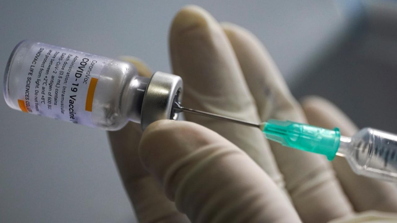 İzlanda Moderna aşısının kullanımını durdurdu