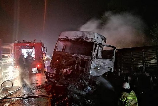 Bursa-Ankara kara yolunda tır yangını