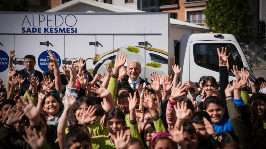 Başkan Yıldırım'dan minik protestoculara dondurma sürprizi