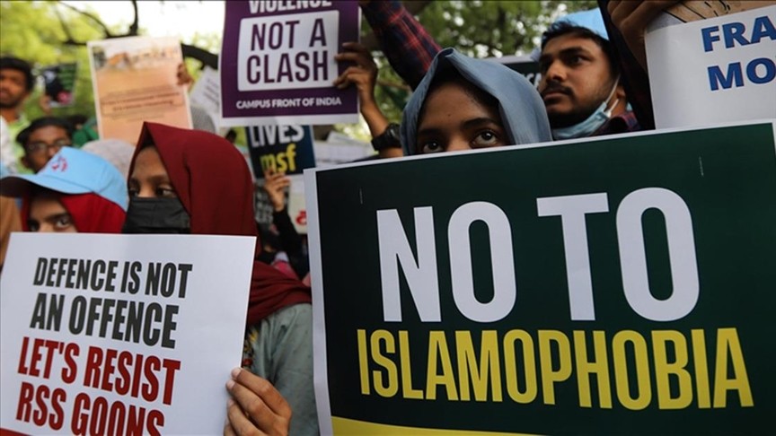 Avrupa'daki İslamofobinin nedeni 'Batılı gençlerin İslam'a ilgisi'
