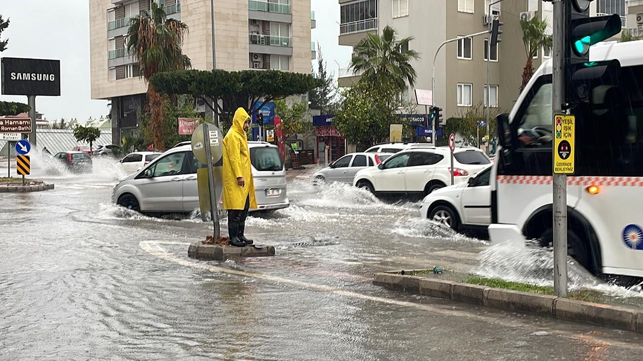 Antalyalılar dikkat! Kuvvetli yağış geliyor