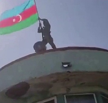Hocalı'da Azerbaycan bayrağı yeniden dalgalandı