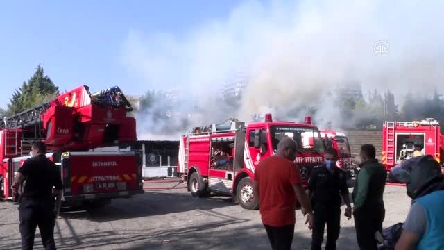 İstanbul'da halı saha deposunda yangın