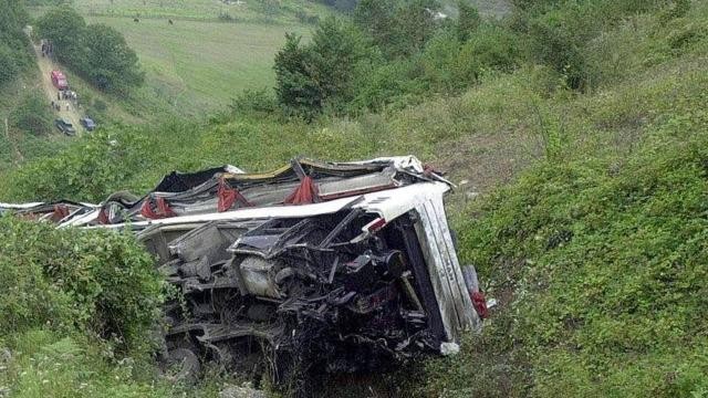 Nepal'de korkunç kaza! 25 kişi öldü