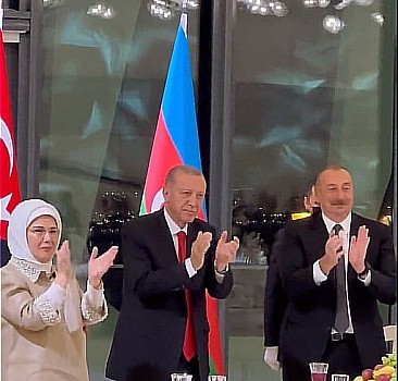 Erdoğan ve Aliyev, Azerin'in Çırpınırdın Karadeniz şarkısını ayakta alkışladı