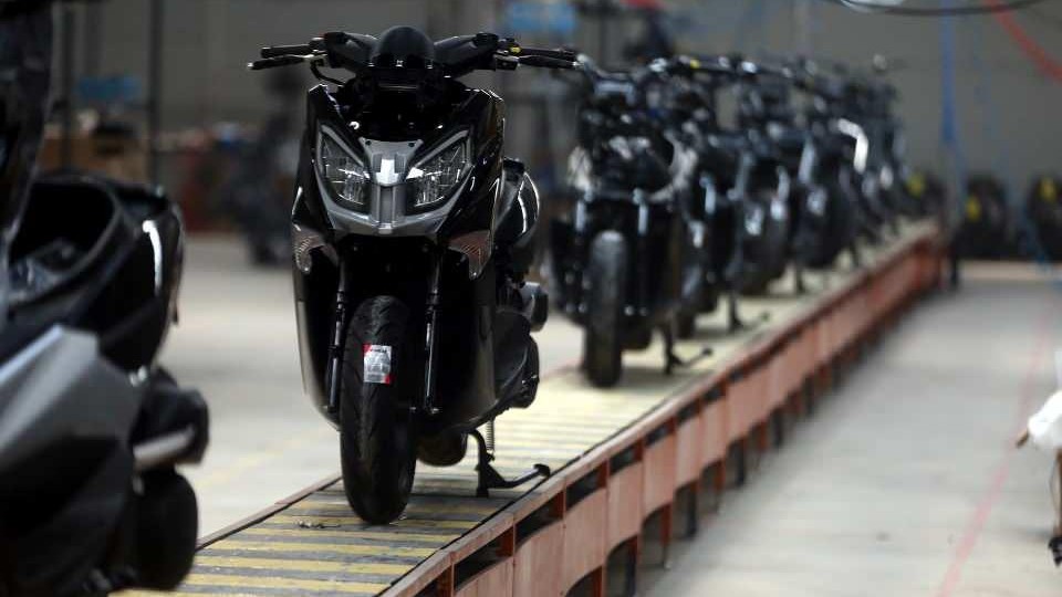 Düzce'de üretilen elektrikli motosiklet ve bisikletler dünya yollarında