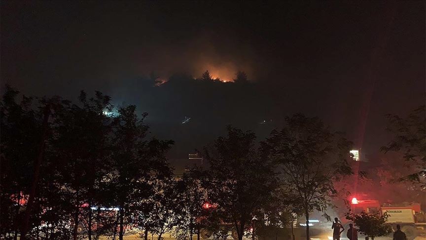 Manisa'da yangın nedeniyle bir mahalle tahliye edildi