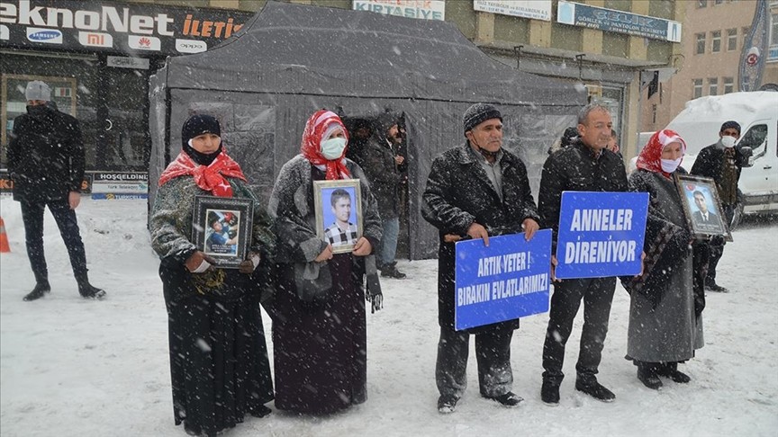 Muş'ta aileler HDP önündeki eylemlerinde 100. haftayı geride bıraktı