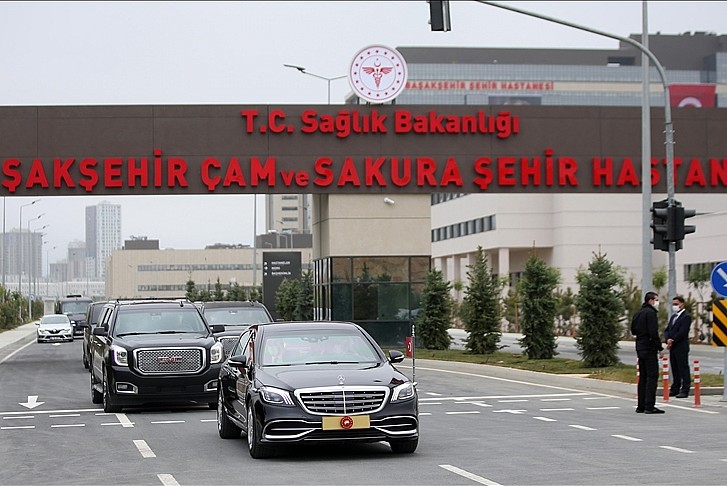 Erdoğan, Başakşehir Çam ve Sakura Şehir Hastanesi'ni ziyaret etti