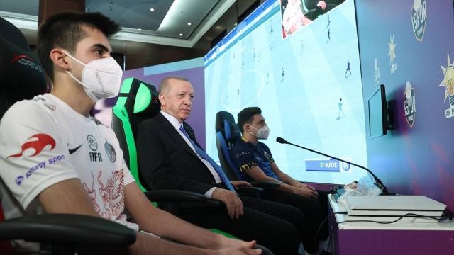 Erdoğan, e-Spor turnuvasının finalini izledi