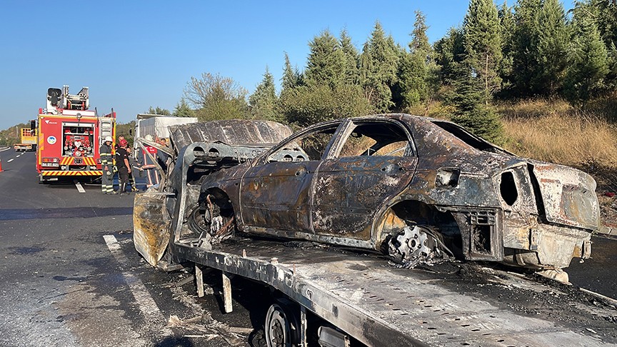 Anadolu Otoyolu'nda feci kaza: Çekici şoförü yanarak öldü