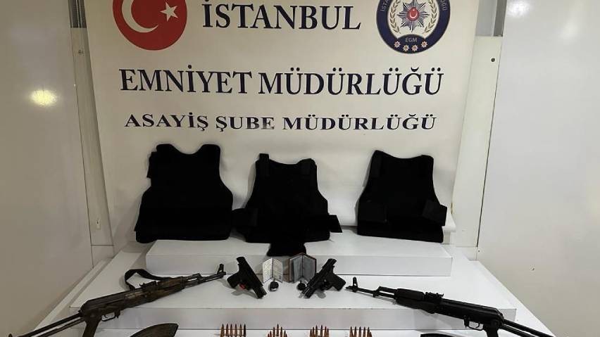 İstanbul'da 14 kişilik kalaşnikoflu şebeke çökertildi