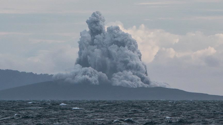 Endonezya'da Anak Krakatau Yanardağı faaliyete geçti