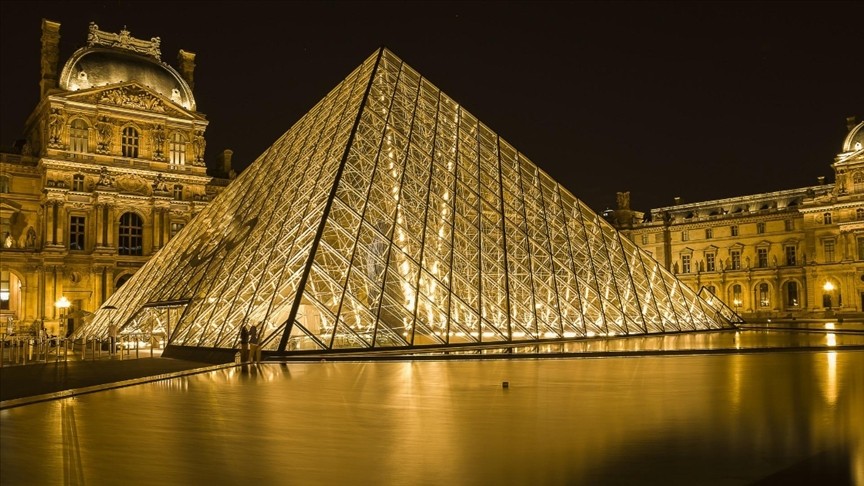 Louvre Müzesi eski müdürü kaçakçılıkla suçlanıyor