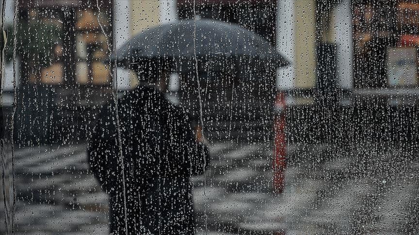 Rize'de şiddetli yağış etkili oluyor