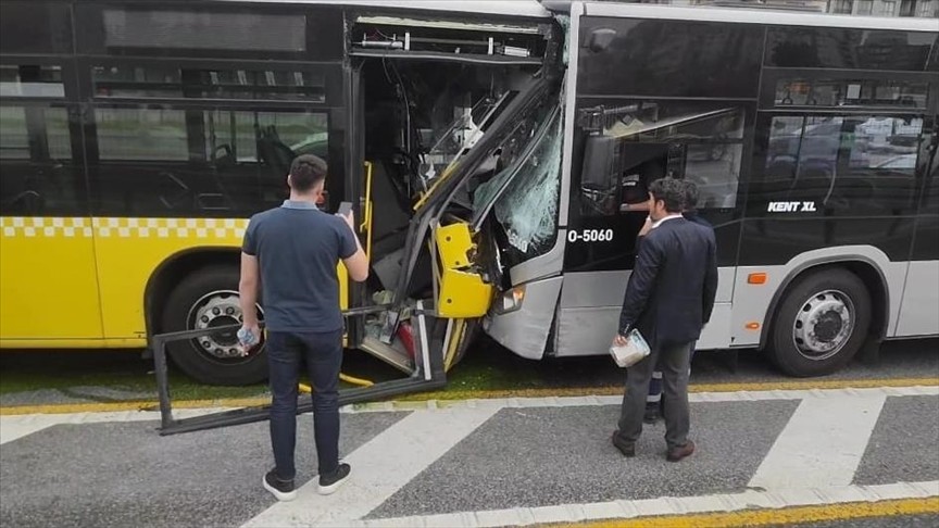 Metrobüs yolunda kaza