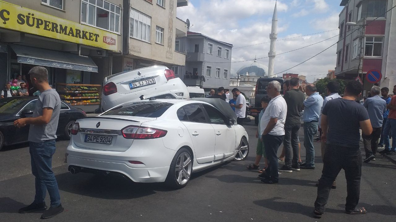Sultanbeyli'de meydana gelen trafik kazasında 2 kişi yaralandı