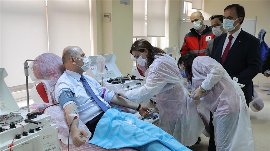 İçişleri Bakanı Soylu, İskenderun'da kan bağışında bulundu