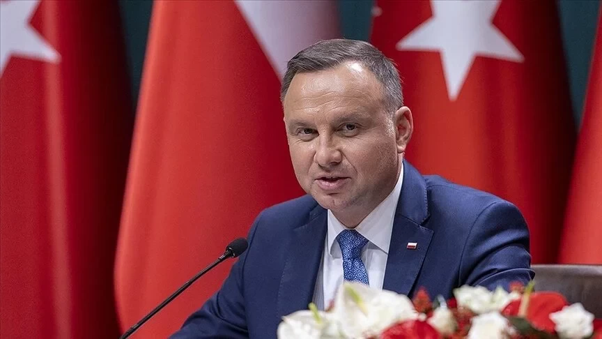 Polonya Cumhurbaşkanı Duda, tepkiler üzerine "Rus etkisi" yasasında değişikliğe gitti